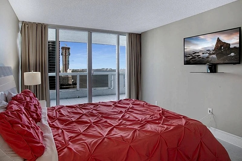 Luxurious 3bedroom Prim Location 10min to S.Beach in Miami, Florida, United States — photo 3