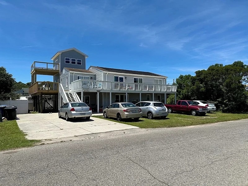 Beach Bird, Large Pool, Decks, 500' fr. beach, Major Remodel for '25, 9BR, 5 Ba in Virginia Beach, Virginia, United States — photo 2