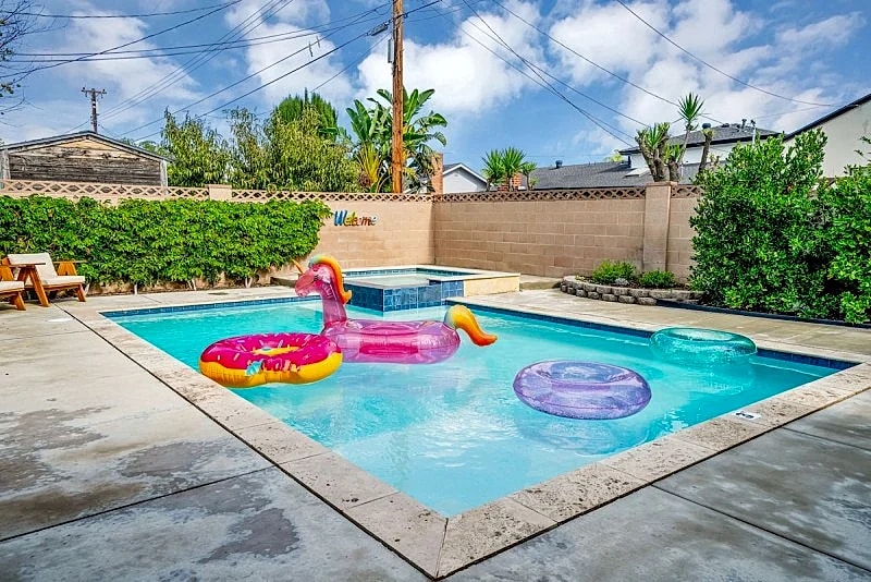 SPECIAL RATE!! HEATED POOL & GAME ROOM! Close to DISNEY and Convention Center!
