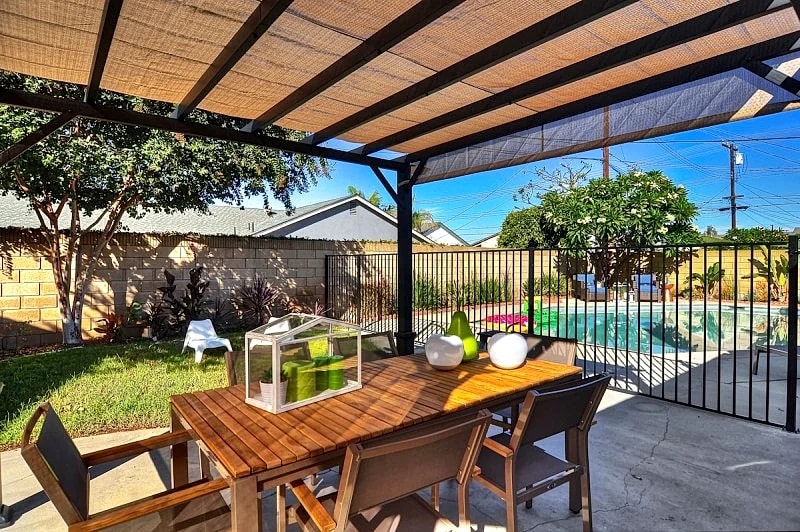 LAST MINUTE SPECIAL! Amenities! Pool & Game Room! Close walk to Disney! in Anaheim, California, United States — photo 4