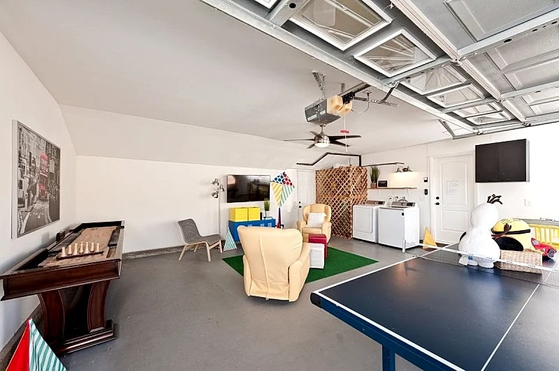 LAST MINUTE SPECIAL! Amenities! Pool & Game Room! Close walk to Disney! in Anaheim, California, United States — photo 3