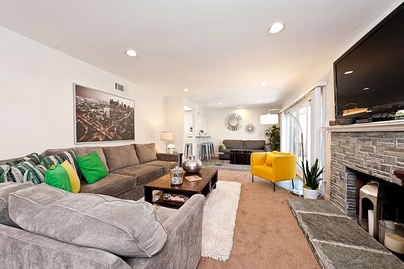 LAST MINUTE SPECIAL! Amenities! Pool & Game Room! Close walk to Disney! in Anaheim, California, United States — photo 2