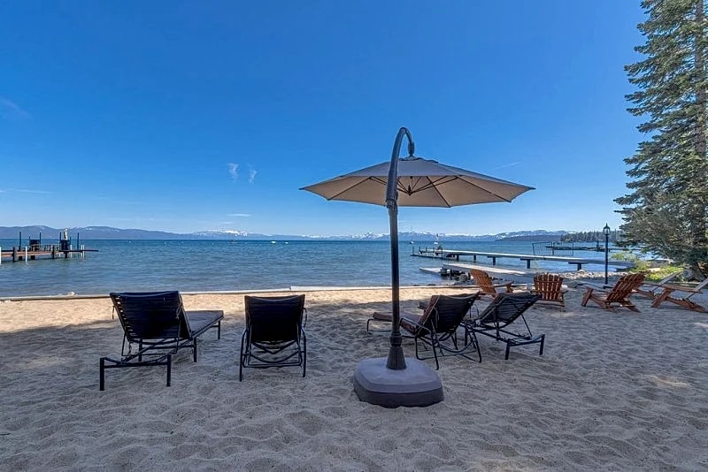 Lake Front Retreat With Your Private Beach & Hot Tub in Tahoe Vista, California, United States — photo 4