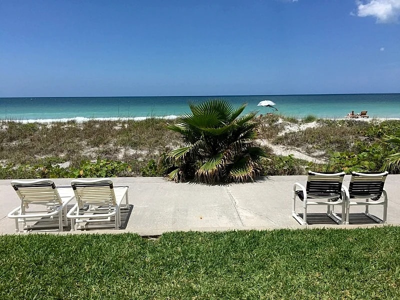 Beautiful 2/2 condo right on the beach with water view from every room. in Belleair Beach, Florida, United States — photo 5