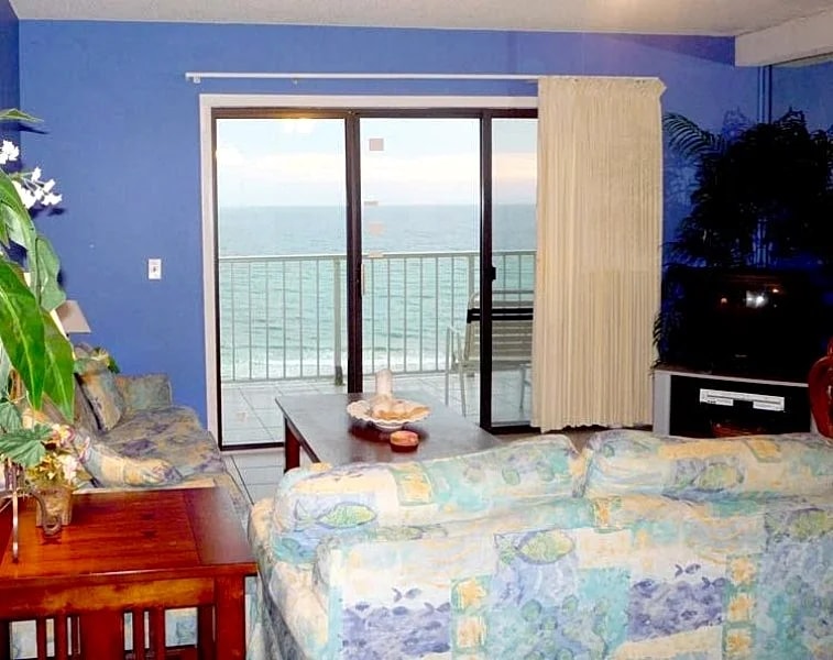 Gulf Front Condos at The Summit with Deals from May 6-27, 2017 in Panama City Beach, Florida, United States — photo 3