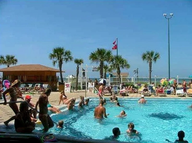 Gulf Front Condos at The Summit with Deals from May 6-27, 2017 in Panama City Beach, Florida, United States — photo 2