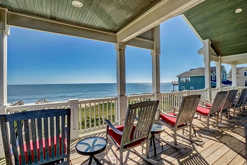 16 BRs/Pool/Elevator/Tiki Bar/Sleeps up to 60-Southern Grace on Topsail Island in Topsail Island, North Carolina, United States — photo 4