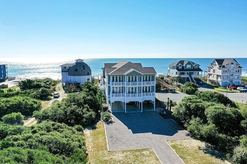 16 BRs/Pool/Elevator/Tiki Bar/Sleeps up to 60-Southern Grace on Topsail Island in Topsail Island, North Carolina, United States — photo 5