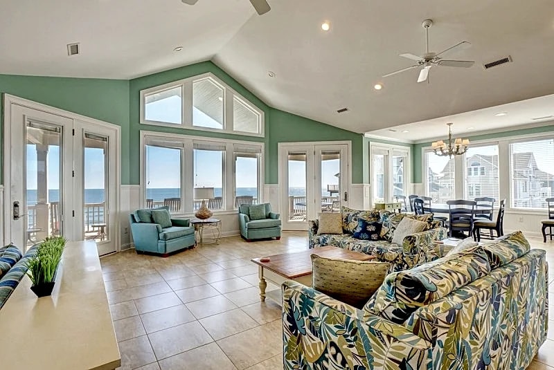 16 BRs/Pool/Elevator/Tiki Bar/Sleeps up to 60-Southern Grace on Topsail Island in Topsail Island, North Carolina, United States — photo 3