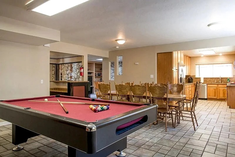 5B3B-10 Beds,Hot Tub,Ping Pong/ Pool Table,BBQ in South Lake Tahoe, California, United States — photo 4