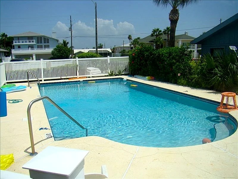 15 Steps to Sandy Beach, Ground Floor, Pool, Sleeps 5 in Belleair Beach, Florida, United States — photo 4