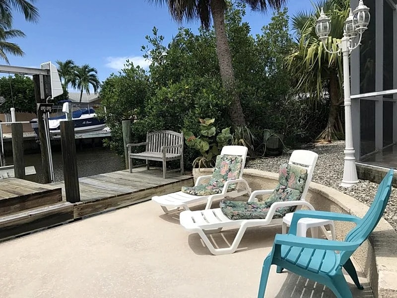 Iguana Cottage. Five minute walk to beach. On canal with pool. in Fort Myers Beach, Florida, United States — photo 4