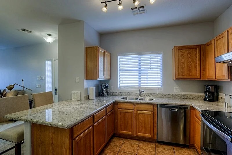 FANTASTIC! Fully Updated Resort-Like Old Town Downtown Scottsdale Condo / Tempe in Scottsdale, Arizona, United States — photo 3