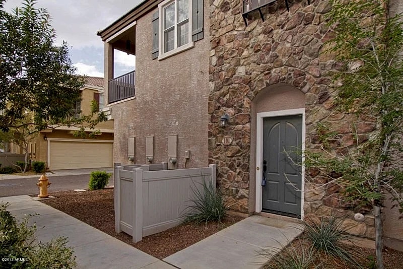 New Remodeled Townhouse - Furnished 3BR/2BA - Gilbert - Near SanTan Village Mall in Gilbert, Arizona, United States — photo 2