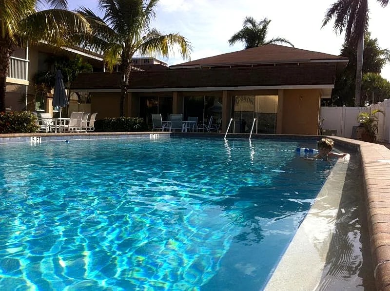Bali Hai Condos 2 bed/2 bath Ft Myers, Florida 10 reviews in Fort Myers, Florida, United States — photo 2