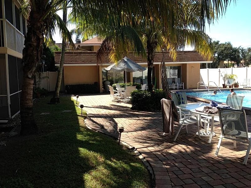 Bali Hai Condos 2 bed/2 bath Ft Myers, Florida 10 reviews in Fort Myers, Florida, United States — photo 3