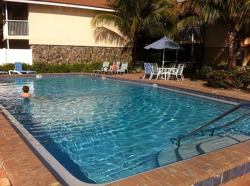 Bali Hai Condos 2 bed/2 bath Ft Myers, Florida 10 reviews in Fort Myers, Florida, United States — photo 4
