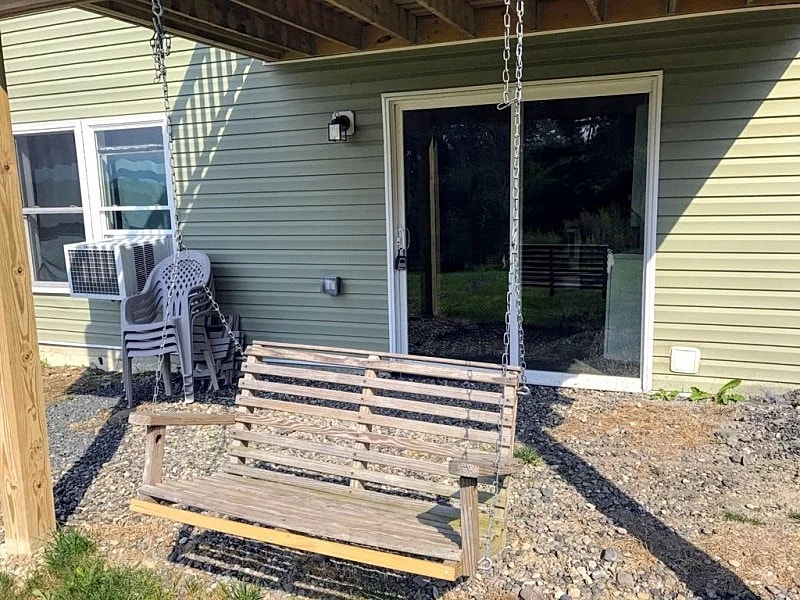 Spacious, 2 BR Apartment Next to Horse Shows, Catskill Mountain Views in Saugerties, New York, United States — photo 2