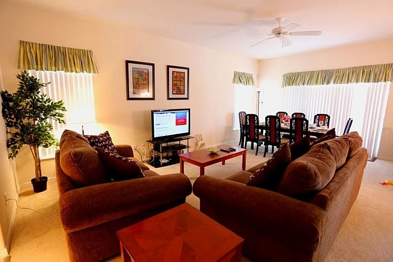 New Luxury Villa! 6 miles to Disney * Pool, Hottub. Free WiFi. Dining/Shopping in Kissimmee, Florida, United States — photo 2