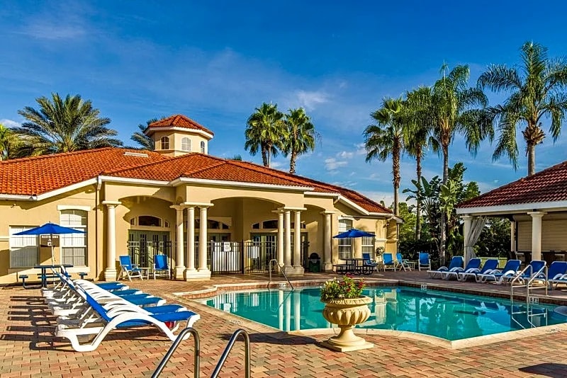 Beautiful and Spacious, Pool and Spa, WiFi, Keyless Entry, 3 miles to Disney in Kissimmee, Florida, United States — photo 2