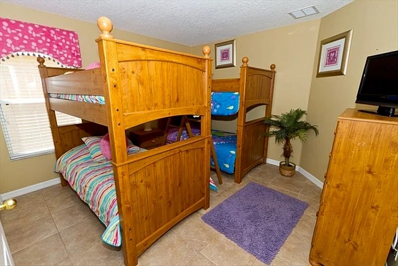 Beautiful and Spacious, Pool and Spa, WiFi, Keyless Entry, 3 miles to Disney in Kissimmee, Florida, United States — photo 3