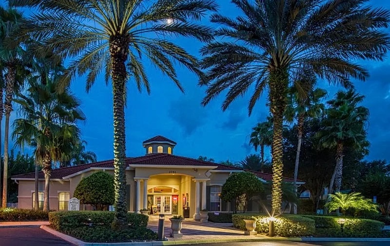 Beautiful and Spacious, Pool and Spa, WiFi, Keyless Entry, 3 miles to Disney in Kissimmee, Florida, United States — photo 5