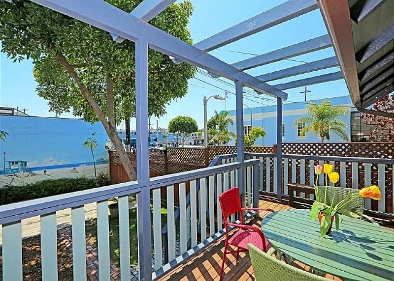 Santa Monica Steps to Beach Ocean Park Best Location! in Santa Monica, California, United States — photo 3