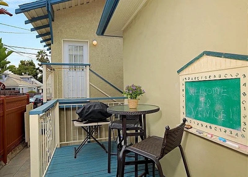 EXTENDED STAY BUNGALOW 50 YARDS TO BEACH! in Los Angeles, California, United States — photo 5