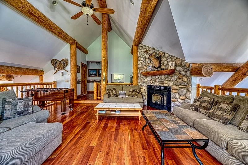 CUSTOM LOG CABIN SLEEPS 23 ,SOARING CEILINGS FESTIVALS, LAKEFRONT 10 KAYAKSMORE in Hunter, New York, United States — photo 3