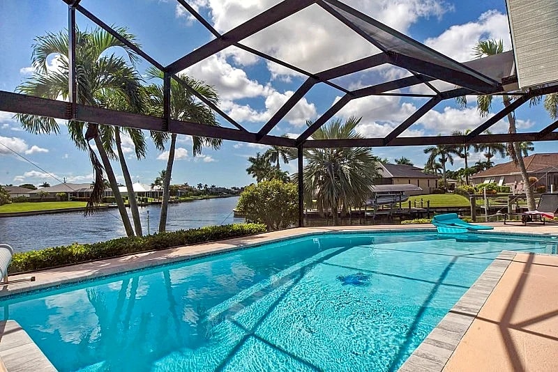 CCVS - Villa Blue Lagoon - Canal-Side Holiday Home with Pool, Dock in Cape Coral in Cape Coral, Florida, United States — photo 4