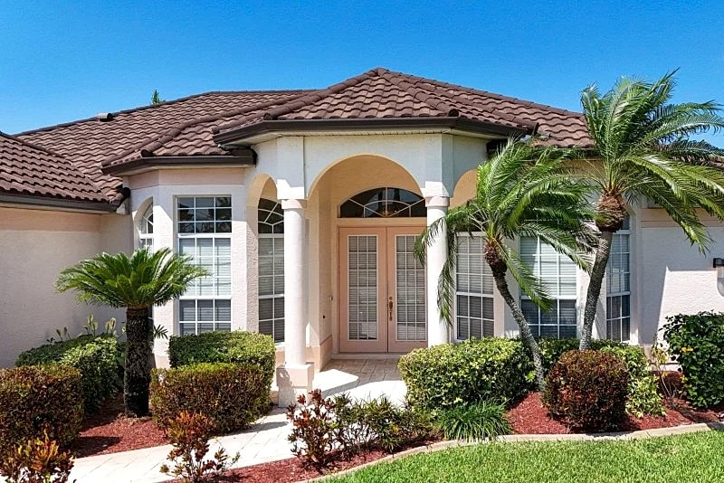 CCVS - Villa Grandiosa - Canal-Side Villa with Pool, Jacuzzi & Dock in Cape Coral in Cape Coral, Florida, United States — photo 3