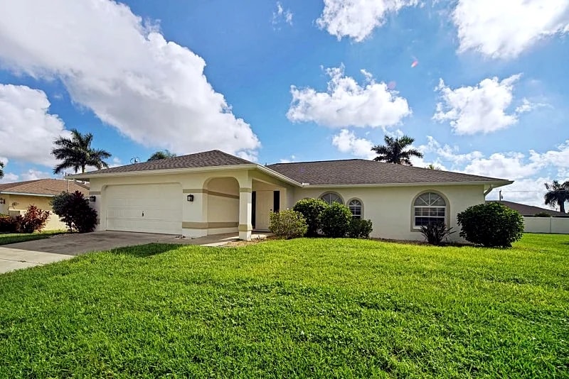 CCVS - Villa Allegra: Stylish Retreat with Pool & Relaxing Terrace in Cape Coral in Cape Coral, Florida, United States — photo 2