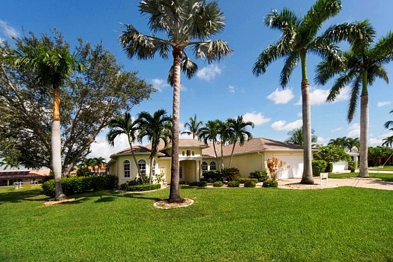 CCVS - Villa Blue Water - Luxury Waterfront Villa with Saltwater Pool & Sun Decks