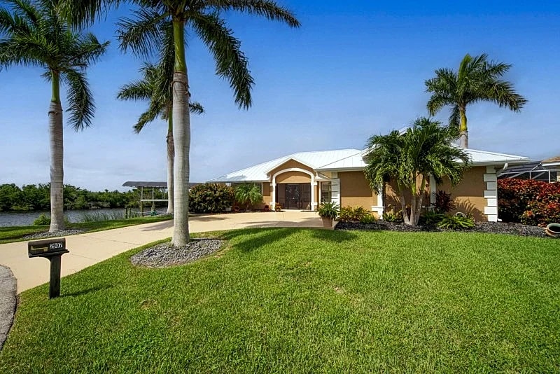 CCVS - Villa Secret Corner - Tranquil Waterfront Retreat with Private Pier in Cape Coral in Cape Coral, Florida, United States — photo 4