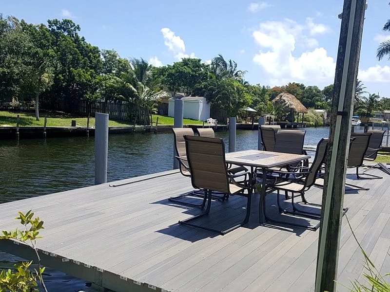 TROPICAL WATERFRONT.. 5 BEDROOMS. 2 BATH. WATER FRONT HOME. in Hollywood, Florida, United States — photo 5