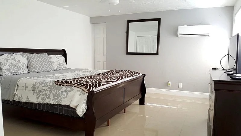 MODERN VACATION HOME.. 4 bedrooms 2 baths in Oakland Park, Florida, United States — photo 5