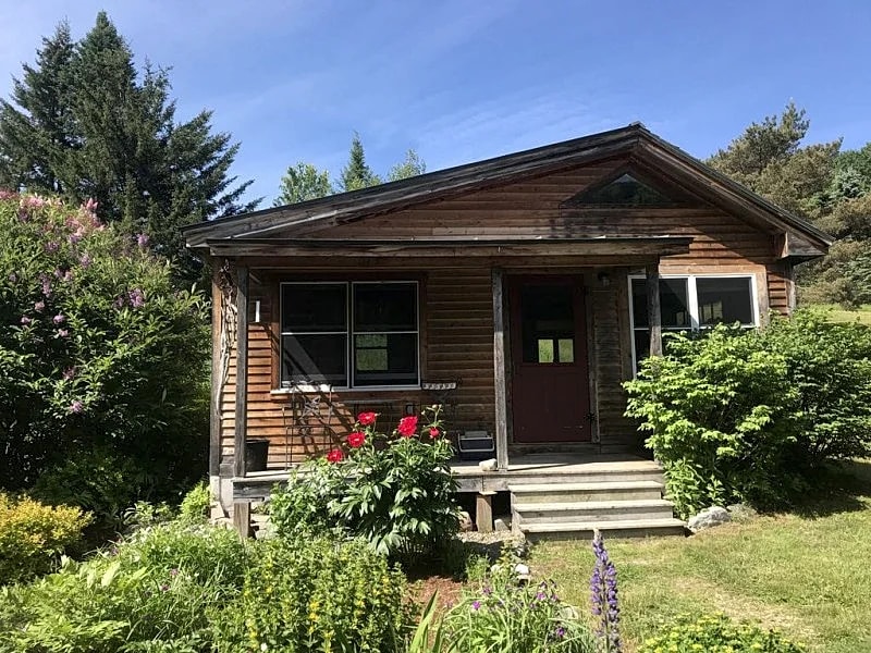 Charming & Private, 4-Season *Custom-Designed Guest Cottage in Moretown, Vermont, United States — photo 1