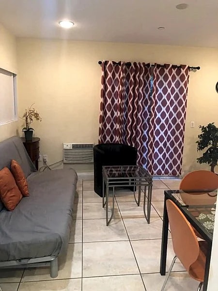 Beautiful Home in Burbank 1 Bd