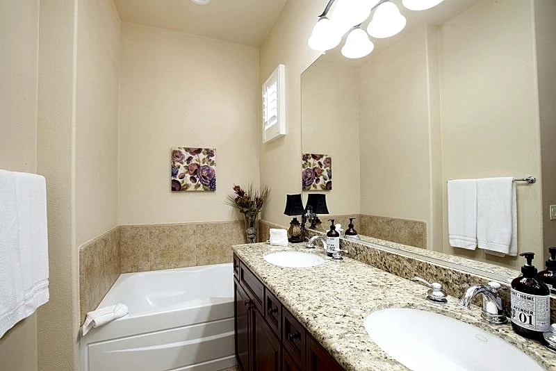#360- Stunning 3 Bedroom 3 1/2 Bath Townhouse In Legacy Villas in La Quinta, California, United States — photo 4