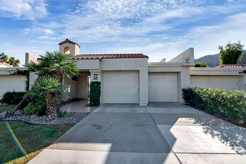 Townhouse, 3 Bedrooms, 3 Baths La Quinta Villa - Reynen Luxury Homes