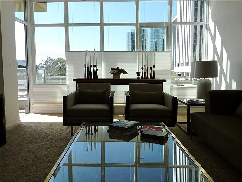 WEST OCEAN TOWERS Long Bch Condo 2Bed/2BA/Sunny/Balcony/ Pool/Gym/BEST BUILDING!