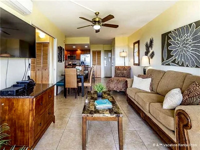 Maui Banyan T-305B - Ocean View Beach Condo for 6 in Kihei, Hawaii, United States — photo 3