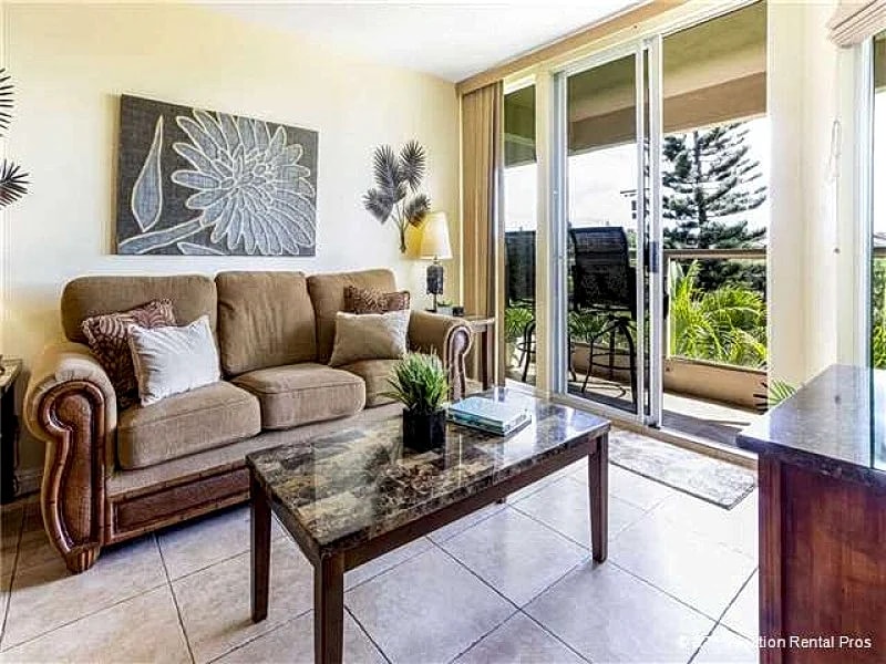 Maui Banyan T-305B - Ocean View Beach Condo for 6 in Kihei, Hawaii, United States — photo 5