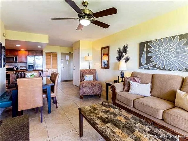 Maui Banyan T-305 - Ocean View Beach Condo for 10 in Kihei, Hawaii, United States — photo 5