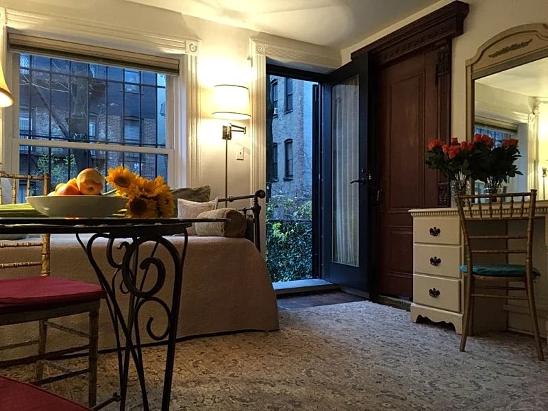 Elegant Uptown Historic District Garden Apartment in New York City, New York, United States — photo 3