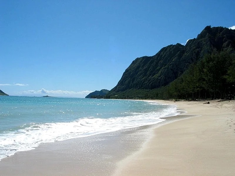 2+ bedroom house- only 2 houses from Waimanalo Beach! in Waimanalo, Hawaii, United States — photo 2