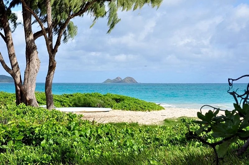 Right across the street from Waimanalo/Bellows Beach, Private Yard, Sleeps 10 Property overview in Waimanalo Beach, Hawaii, United States — photo 3