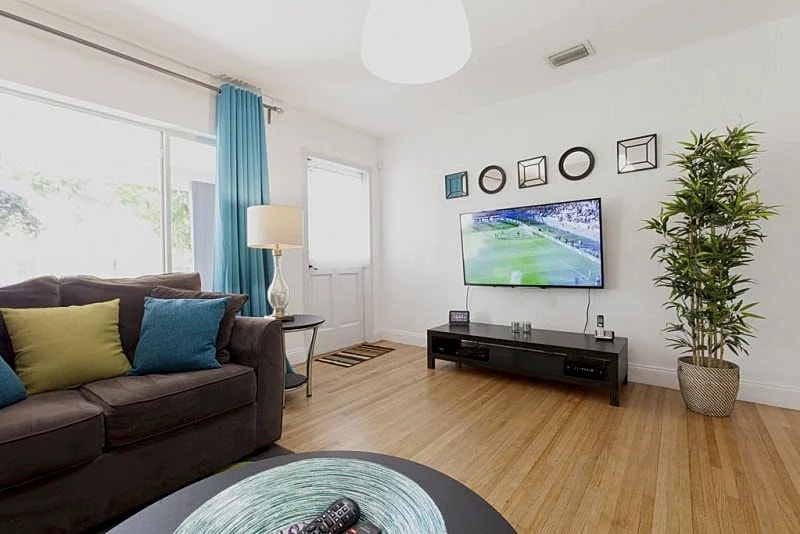Safe and Clean Haven - Private Heated Pool, BBQ, Bikes, Beach Chairs