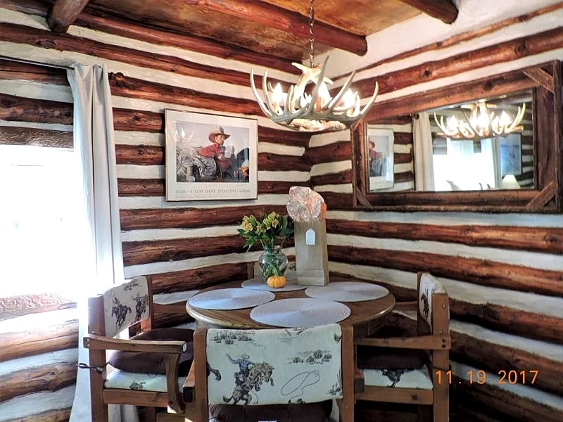 Authentic Log Cabin, 1.25 Acres, Seasonal Creek, Fireplace! 1.6 Miles to Square in Prescott, Arizona, United States — photo 4