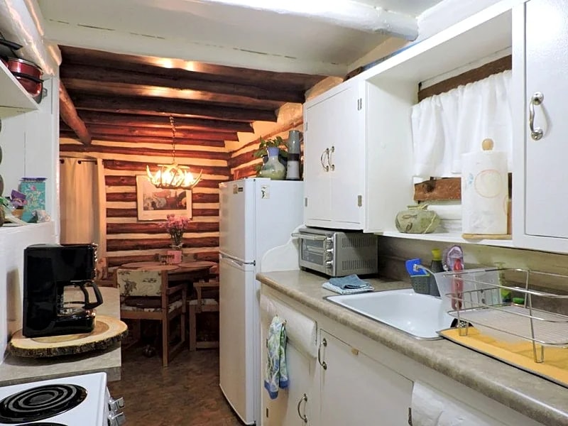 Authentic Log Cabin, 1.25 Acres, Seasonal Creek, Fireplace! 1.6 Miles to Square in Prescott, Arizona, United States — photo 5
